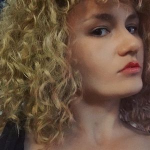 Meet your Posher, Elena